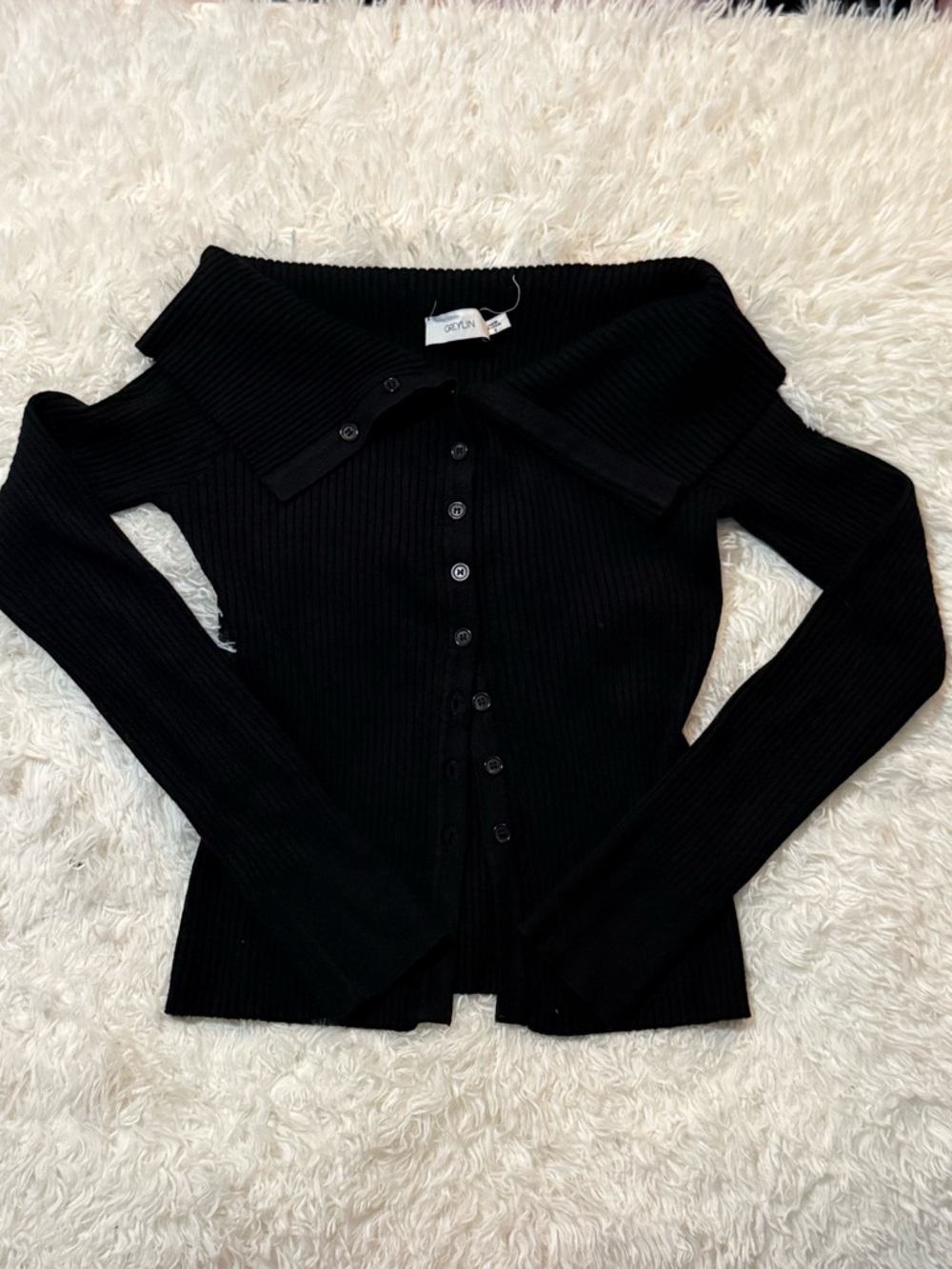 Off-Shoulder Black Ribbed Button-Up Sweater - Unknown Brand